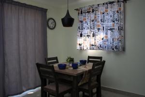 Pet-Friendly, Close to Airports, Golf & Schools