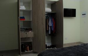 Pet-Friendly, Close to Airports, Golf & Schools