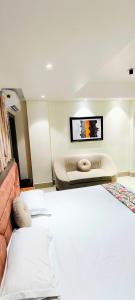 Manyavar Guest House Rooms & Family Service Flats