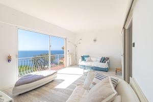 Family Villa-sea view, pool and garden near Monaco
