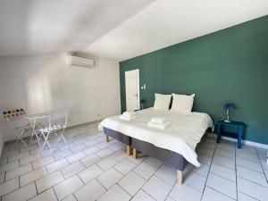 La Provençale - Piscine - Chambres climatisées