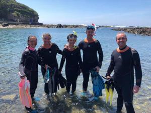 Guest House Yachi-So 下田民泊 ビーチまで徒歩13分 近くにスーパー レストラン 100均 ソウルバー 13 minutes walk to the beach! Nearby 7-11 Supermarkets, various Restaurants, 100 yen shops, and Exciting Bar!