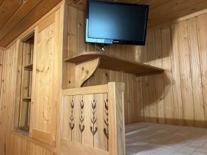 u Lucyny w Białce Tatrzańskiej- jacuzzi i sauna w ogrodzie, skibus pod domem