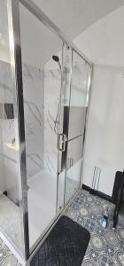 Refurbished 4-Bed Home Near Hospital & Station