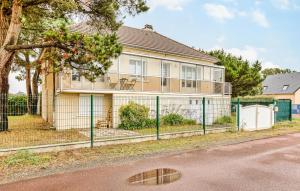 Awesome Home In Pirou With Wifi