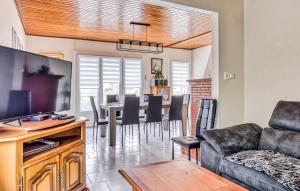 Awesome Home In Pirou With Wifi