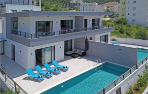 3 Bedroom Awesome Home In Makarska