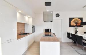 3 Bedroom Awesome Home In Makarska 