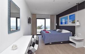 3 Bedroom Awesome Home In Makarska