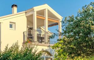 Nice Apartment In Nin With Wifi