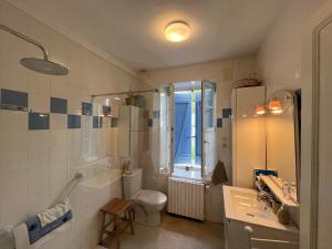 B&B / Chambres d'hotes Maison bleue chambres d hotes : photos des chambres