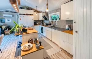 3 Bedroom Stunning Home In Strömstad