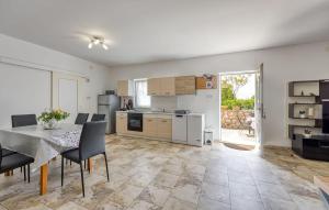 2 Bedroom Lovely Apartment In Veli Losinj 