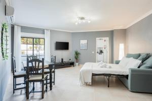 Modern 2BR Quarteira Apartment