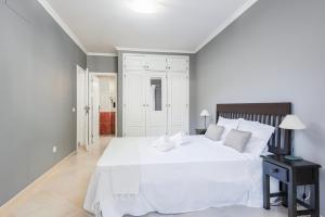 Modern 2BR Quarteira Apartment