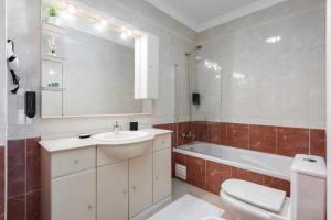 Modern 2BR Quarteira Apartment