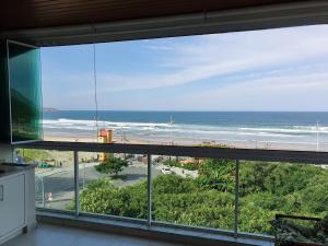 Apt em condomínio resort na praia do Santinho