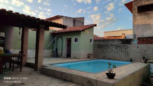 Casa no centro de Araruama com piscina