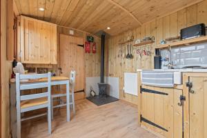 Unplug & Reconnect, Romantic Retreat with Hot Tub