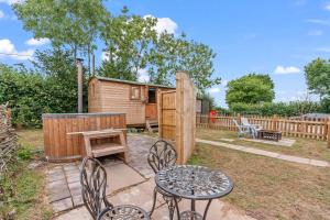 Unplug & Reconnect, Romantic Retreat with Hot Tub