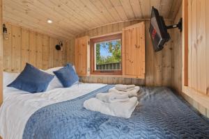 Unplug & Reconnect, Romantic Retreat with Hot Tub