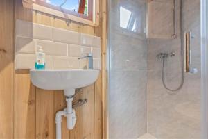 Unplug & Reconnect, Romantic Retreat with Hot Tub