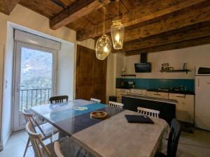 Maisons de vacances Le Chardon Bleu Gite a la montagne confortable 8 personnes village de Viscos : photos des chambres