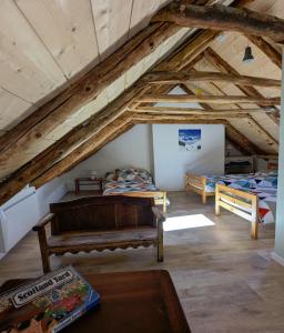 Maisons de vacances Le Chardon Bleu Gite a la montagne confortable 8 personnes village de Viscos : photos des chambres