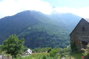 Maisons de vacances Le Chardon Bleu Gite a la montagne confortable 8 personnes village de Viscos : photos des chambres