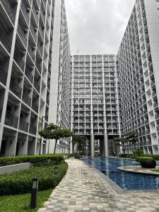 Staycation near MOA, SMX Convention, DFA & NAIA,