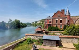 2 Bedroom Nice Apartment In Les Andelys