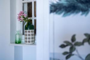 Mas provençal avec piscine chauffée, tennis, pétanque, vue mer, 20 min St Tropez