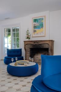 Villas Mas provencal avec piscine chauffee, tennis, petanque, vue mer, 20 min St Tropez : photos des chambres
