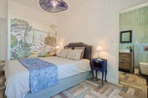 Villas Mas provencal avec piscine chauffee, tennis, petanque, vue mer, 20 min St Tropez : photos des chambres