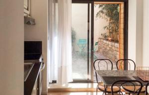 Lovely Apartment In La Rochelle With Wifi