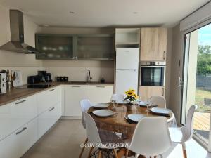 Maisons de vacances Maison du Puy avec jardin clos, 4 min Puy duFou : photos des chambres