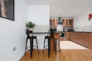 Modern Apartment, Free Parking by City SuperHost