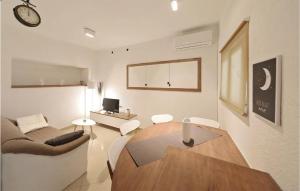 1 Bedroom Amazing Apartment In Bibinje 