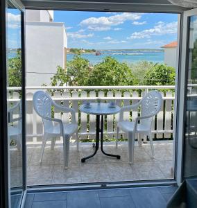 Apartments Brezović Škrapavac - 40m from the beach