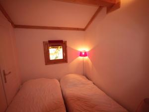 Chalets Superbe chalet 12 pers, proche pistes, sauna, animaux, parking - FR-1-293-55 : photos des chambres