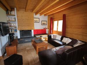 Chalets Superbe chalet 12 pers, proche pistes, sauna, animaux, parking - FR-1-293-55 : photos des chambres