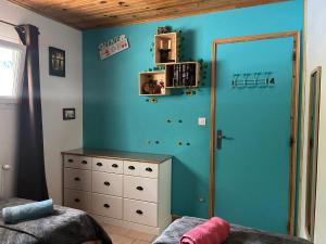 Maisons de vacances Appartement Climatise T3 Piscine et Parking : photos des chambres