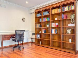 One-Bedroom Apartment with Balcony