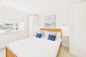 Host & Stay - Dove Cottage