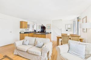 Host & Stay - Dove Cottage