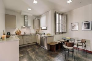 Cotoca - 3 bedrooms and balcony in Eixample Dreta