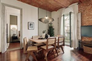 Cotoca - 3 bedrooms and balcony in Eixample Dreta