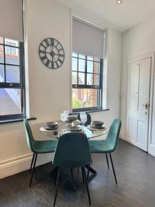 Modern 1-Bedroom Apartments near Shoreditch, Old Street & Hoxton by NourNest Apartments