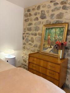 Maisons de vacances Maison de campagne, 136 M2, 4 pers, grande piece de vie, 2 chambres, 2 salons, Cantal : photos des chambres