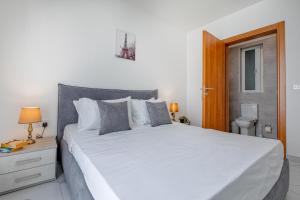 New ! Sant Anna Residences, Apt 5 by SF Homes